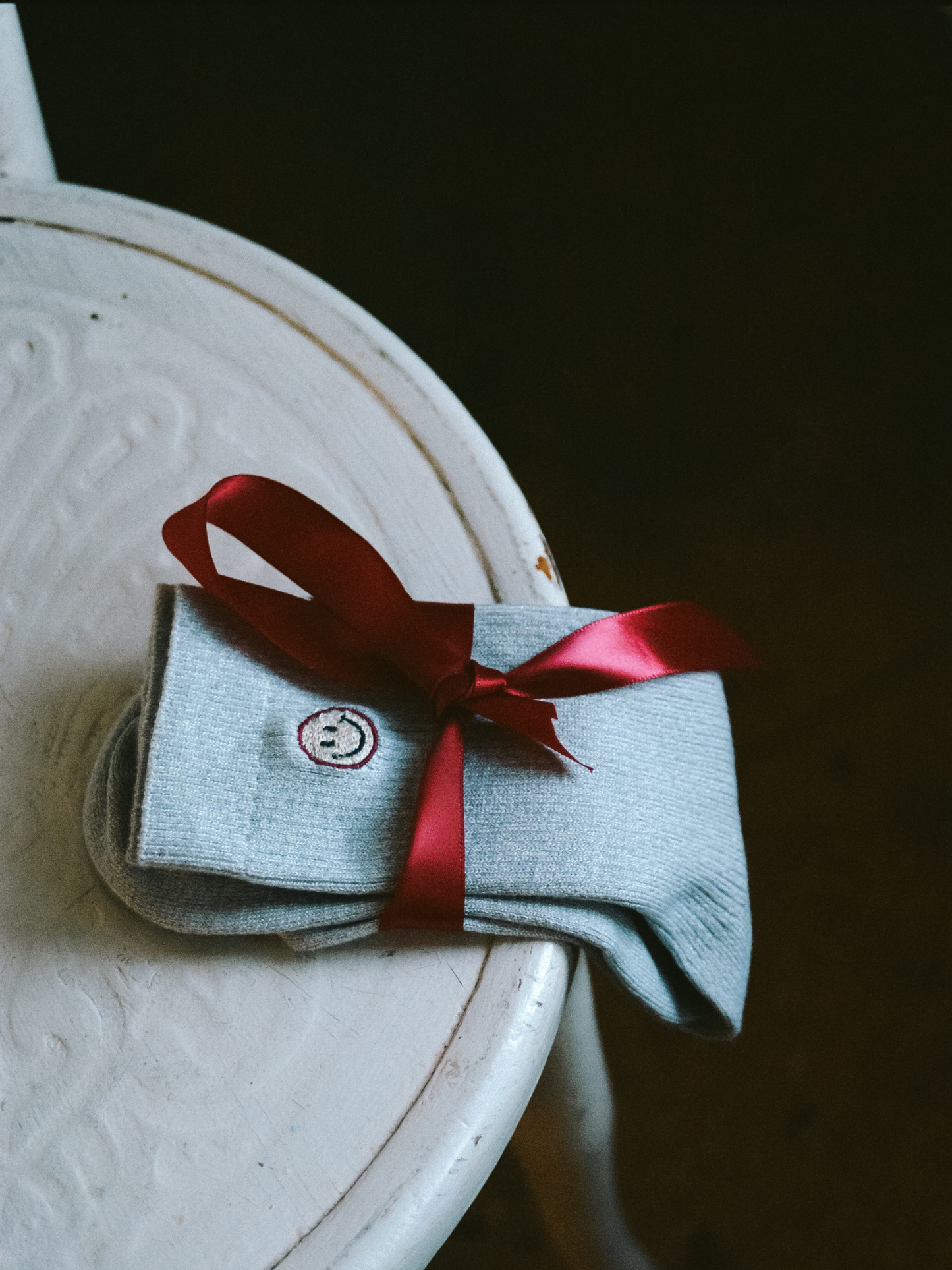 Robin Grey Socks – size 36–42 with smiley embroidery